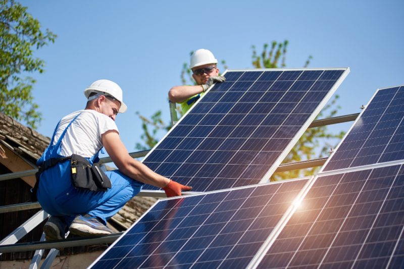 instalacao-independente-de-sistema-de-painel-solar-energia-renovavel-verde.jpg